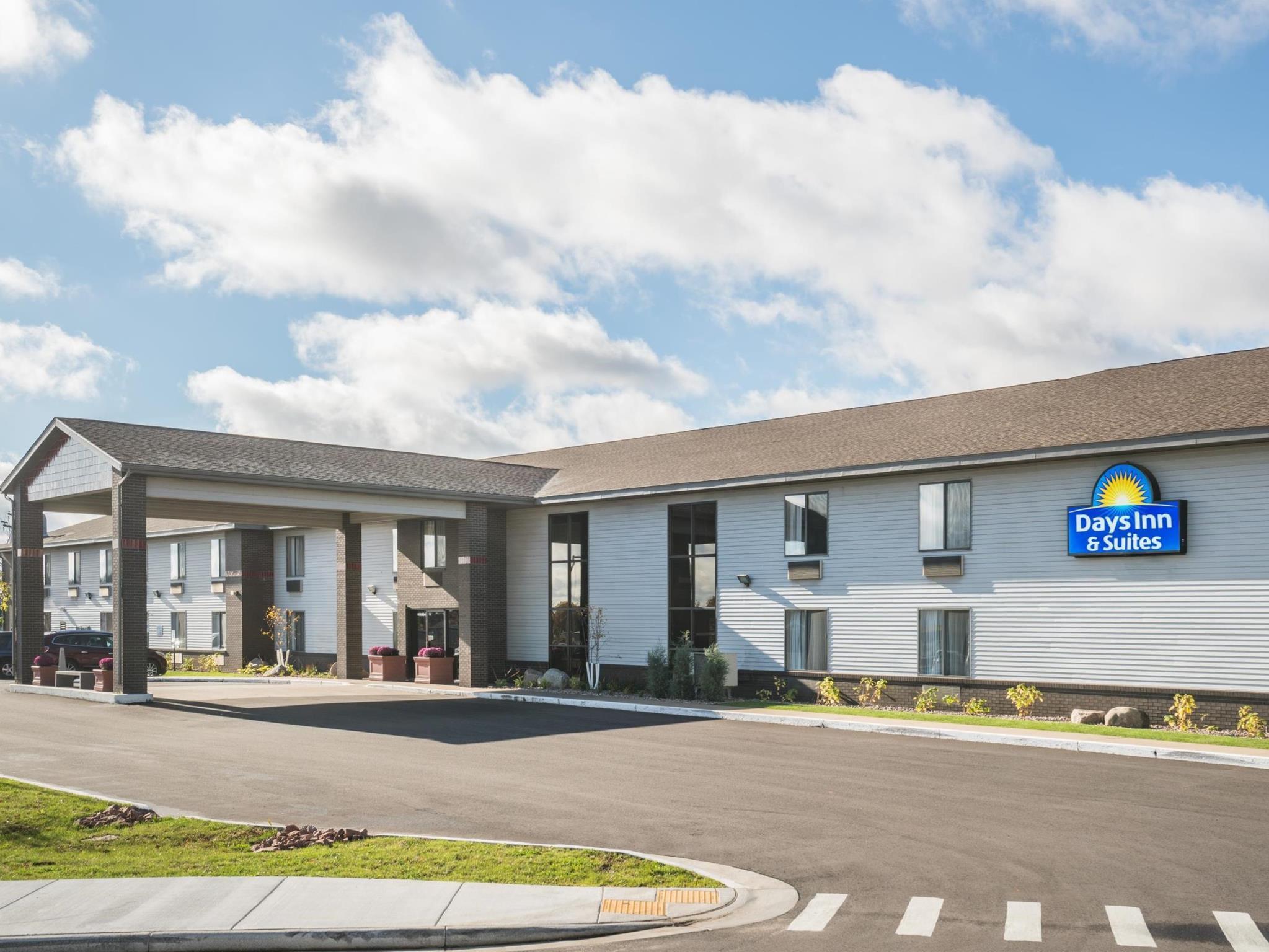 Days Inn & Suites By Wyndham Уосо Екстериор снимка