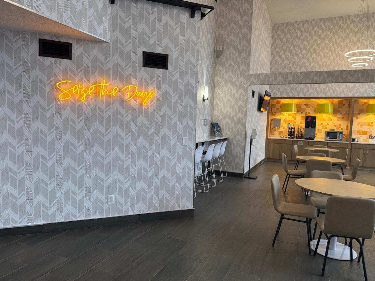 Days Inn & Suites By Wyndham Уосо Екстериор снимка