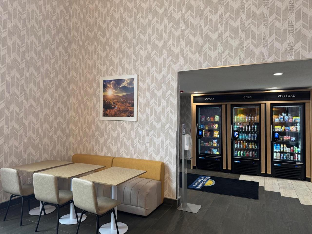 Days Inn & Suites By Wyndham Уосо Екстериор снимка