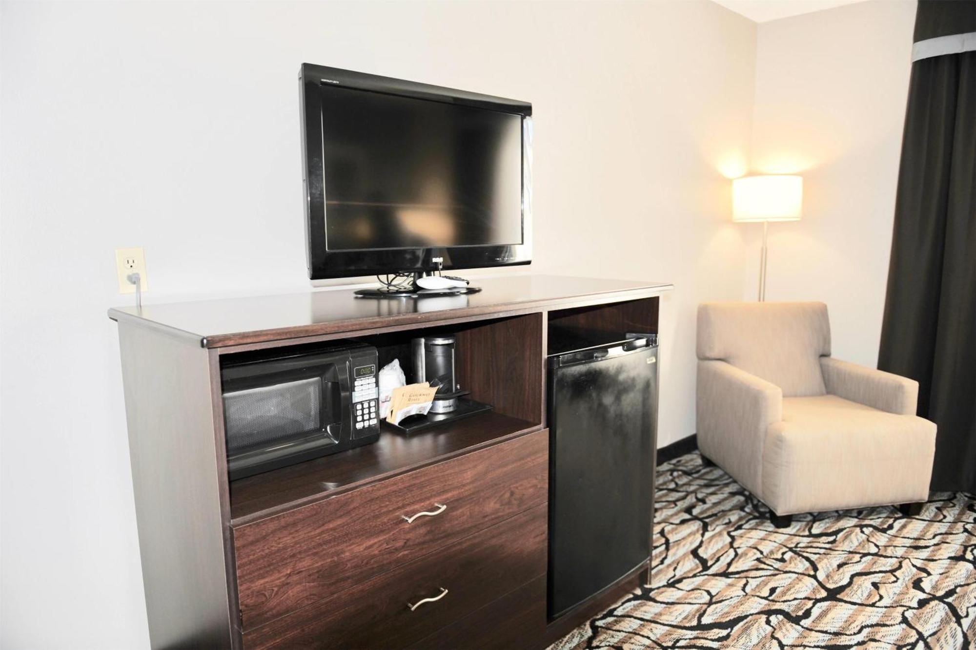 Days Inn & Suites By Wyndham Уосо Екстериор снимка