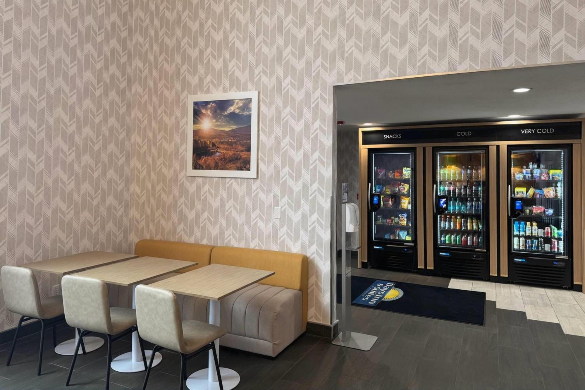 Days Inn & Suites By Wyndham Уосо Екстериор снимка