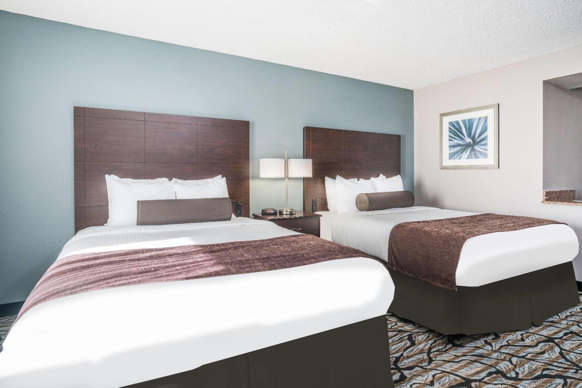 Days Inn & Suites By Wyndham Уосо Екстериор снимка