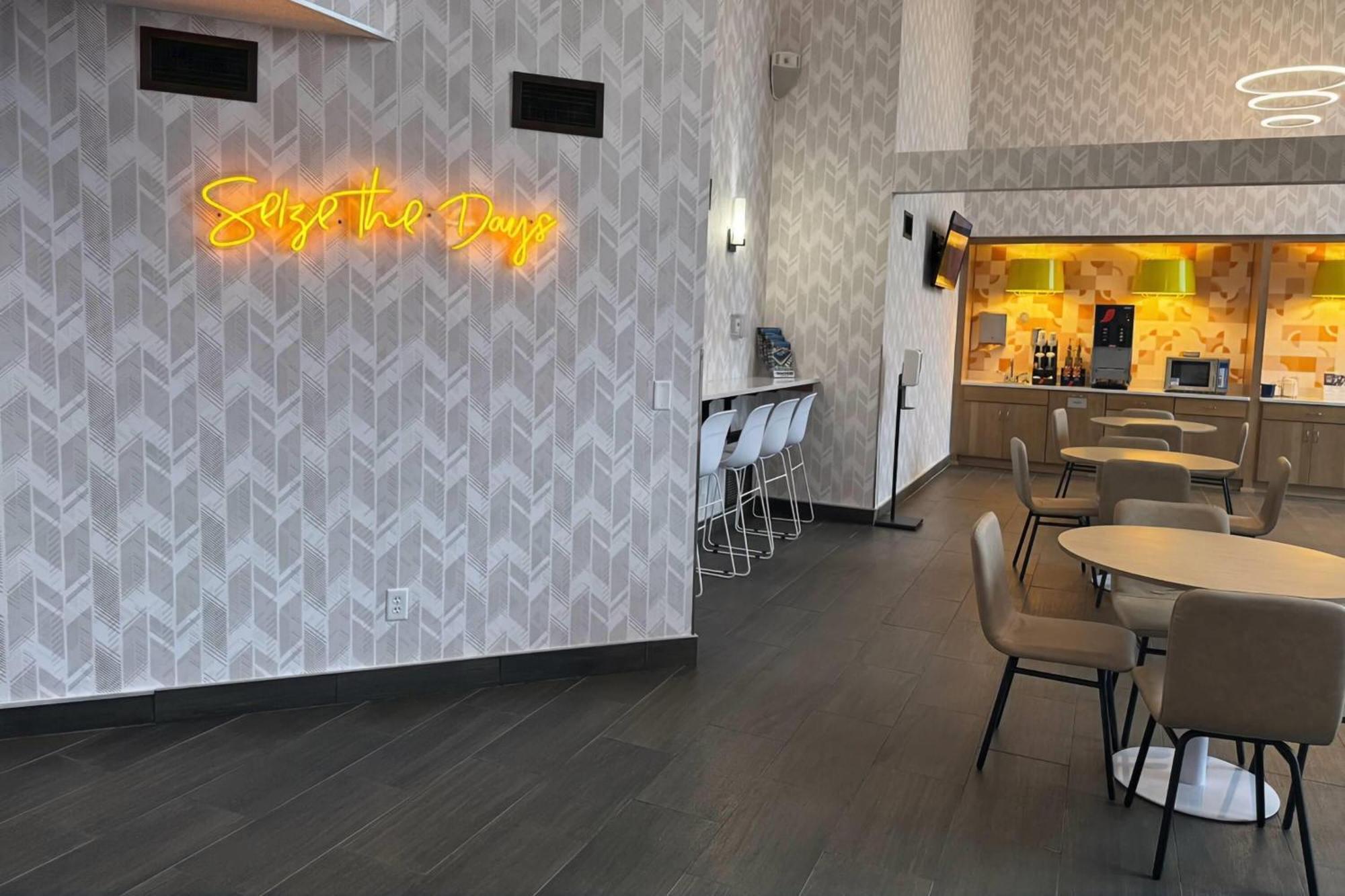 Days Inn & Suites By Wyndham Уосо Екстериор снимка