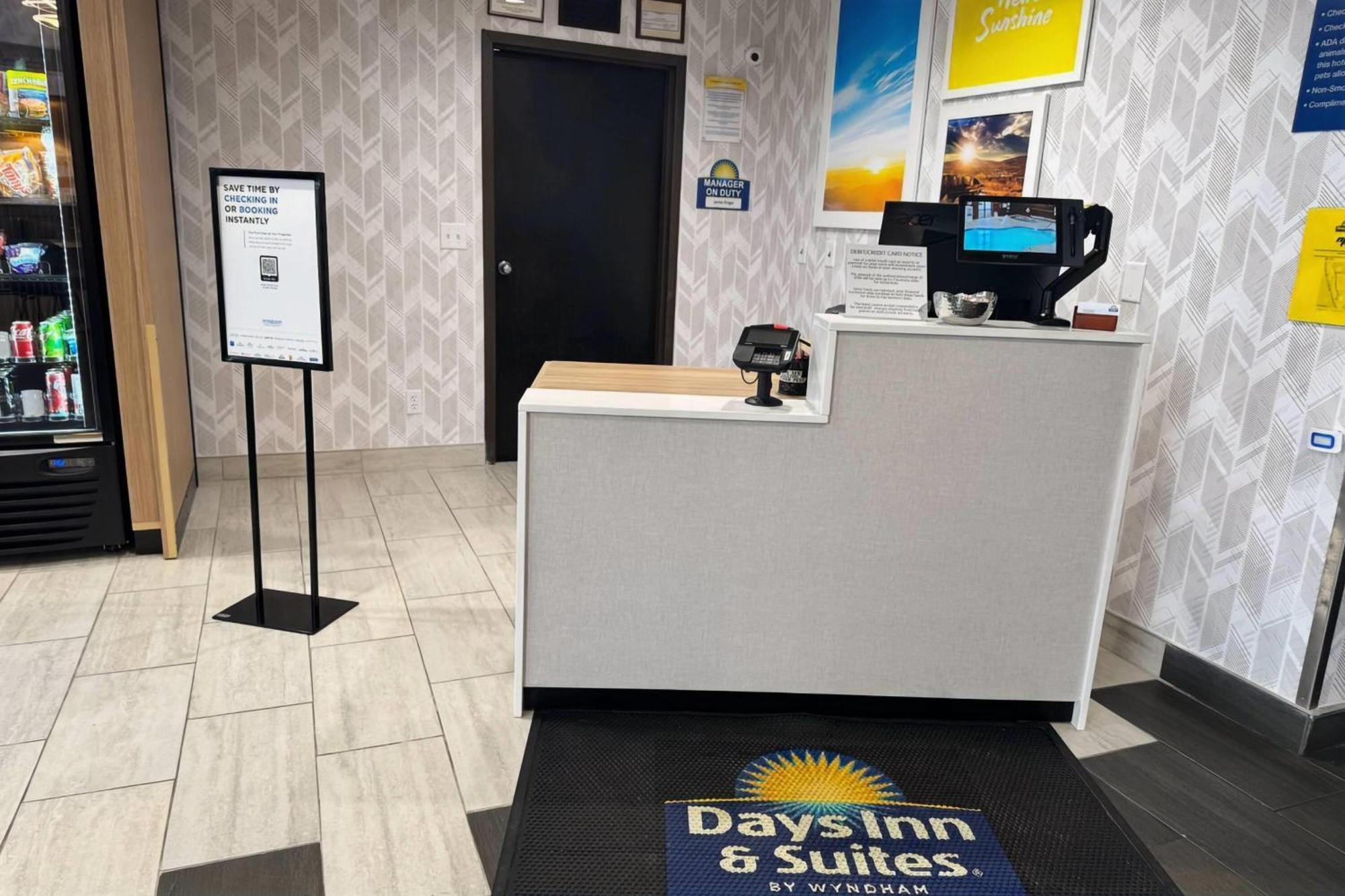 Days Inn & Suites By Wyndham Уосо Екстериор снимка