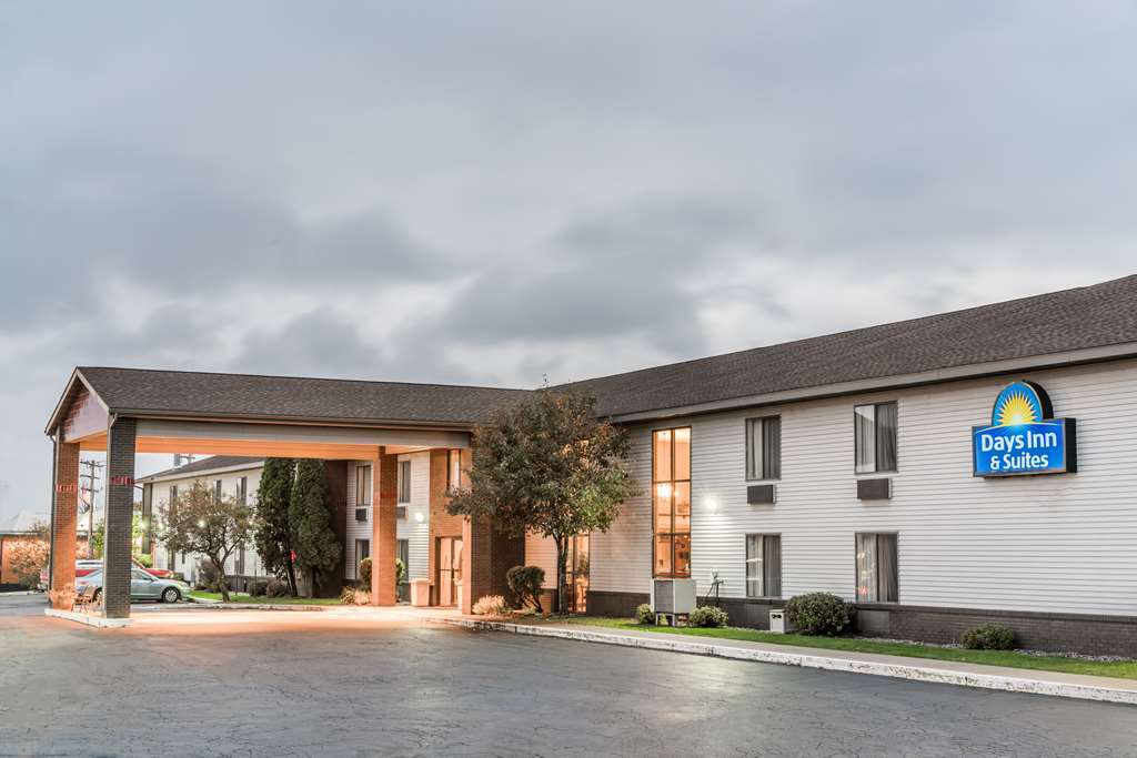 Days Inn & Suites By Wyndham Уосо Екстериор снимка